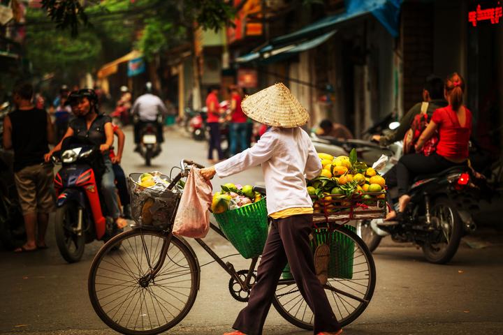 Tỏa Sáng Trên Mạng Xã Hội: Chuyên Gia Trang Điểm & Hotspot Matrix