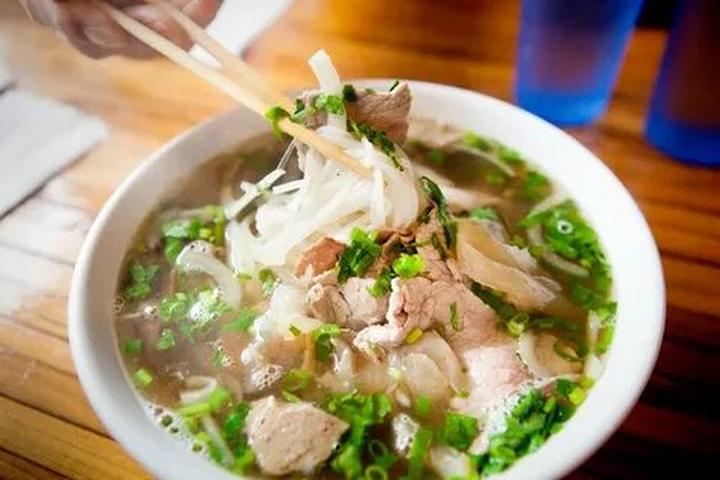 Huang Yoyo: Shop này dựa trên thiết kế basic, nhưng lại trẻ trung và phong cách.