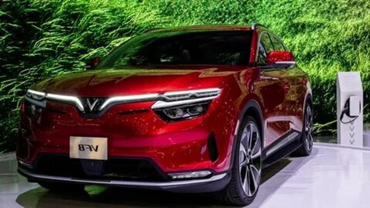 Nội dung: Mùa hè đang đầy vui vẻ với những xu hướng mới, và Huda Ice Twist đang chinh